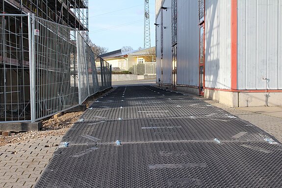 Groundprotect M Bodenschutzplatten als Untergrund für LKWs, PKWs und Stapler - 10