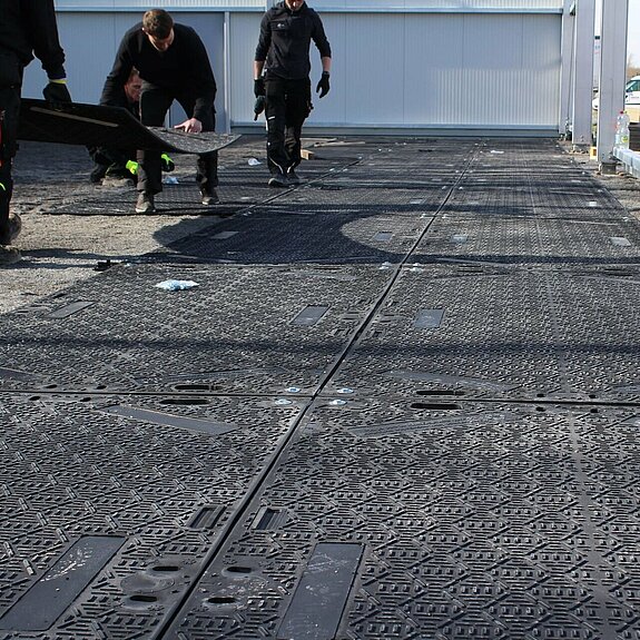 600qm Bodenschutzplatten Groundprotect S als Boden in einer Lagerhalle - 6