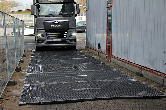 Groundprotect M Bodenschutzplatten als Untergrund für LKWs, PKWs und Stapler - 7